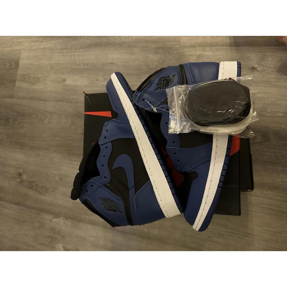 Jordan 1 Retro High OG Dark Marina Blue (GS) Size: US 4.5Y